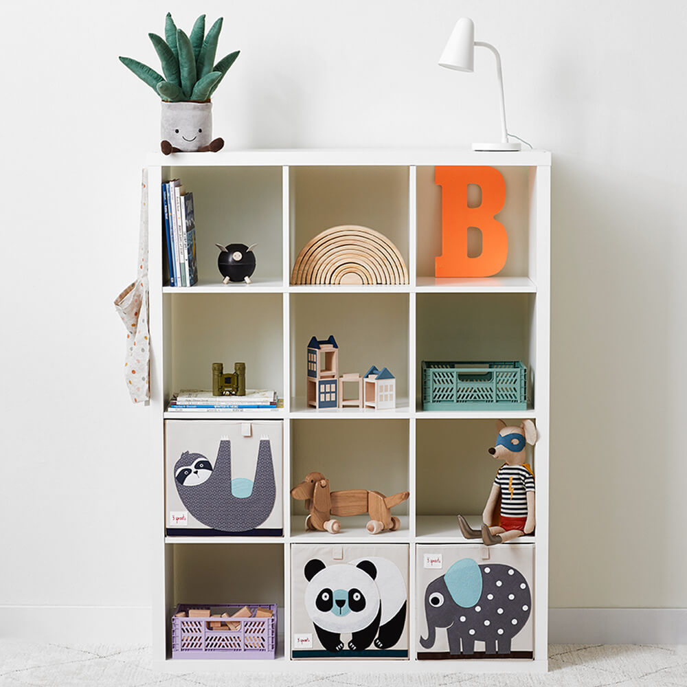 Chambre enfant avec un bac de rangement de la marque 3 Sprouts Panda