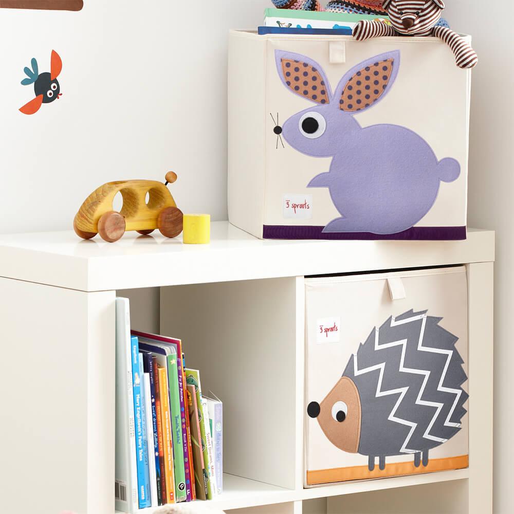 Chambre enfant avec un bac de rangement de la marque 3 Sprouts Lapin