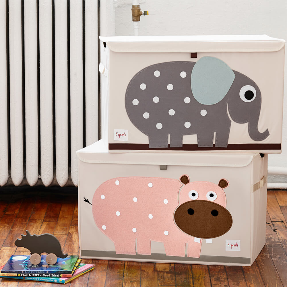 Chambre enfant avec un coffre de rangement de la marque 3 Sprouts Hippo