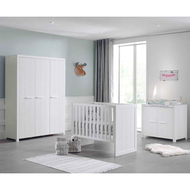 Chambre bébé mixte Blos en blanc par Vipack, classique chic, en pin massif - Disponible chez Le Jurassien