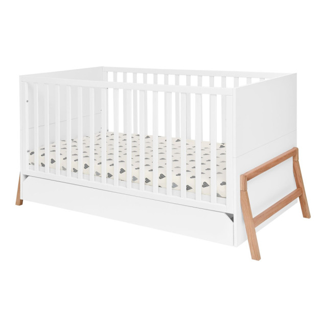 Lit évolutif bébé blanc avec tiroir Ström 70x140 cm, style scandinave blanc et bois massif - Marque Bellamy, en stock chez Jurassien