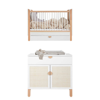 Petite chambre bébé évolutive avec cannage en rotin blanche et bois Ratata