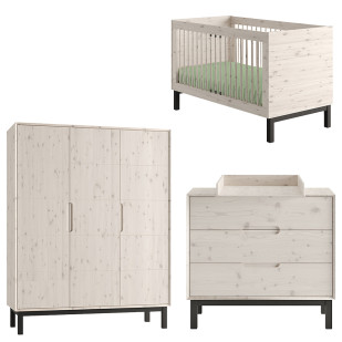 Voici trois meubles de la chambre bébé évolutive Country ( lit bébé, commode à langer et armoire 3 portes), réalisés en pin massif par Pinio. Ils appartiennent à la collection Country, spécifiquement conçue pour aménager les chambres de bébé.