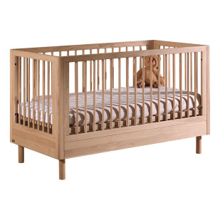 Lit bébé Forrest en bois de chêne foncé 70x140 cm, marque Jaxx, disponible chez Jurassien