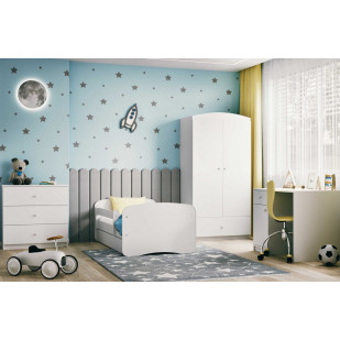 Pack chambre enfant complète avec bureau Babydreams blanc de Kocot Kids - Lit, commode, armoire et bureau en mélamine pour une chambre unifiée et élégante.