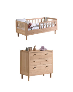 Chambre pour tout-petit 2-5 ans avec lit transition en chêne foncé Forrest, commode incluse. Disponible chez Jurassien, marque Jaxx.