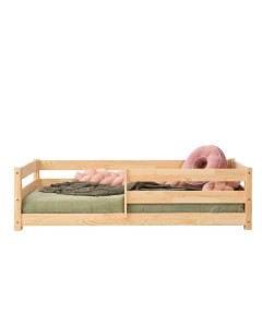 Un lit enfant de basse hauteur, spécialement pensé pour accueillir un matelas enfant de 90x190 ou plus, fabriqué en bois de pin par les ateliers Adeko, selon le modèle CPD.