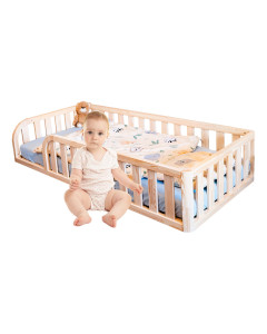 Balise alt : "Lit Montessori avec barrière arrondie Rêvéo 70x140 en bois blanc et naturel, fabriqué artisanalement en Europe, sécurité optimale pour enfant, offre avec sommier inclus et option peinture personnalisée