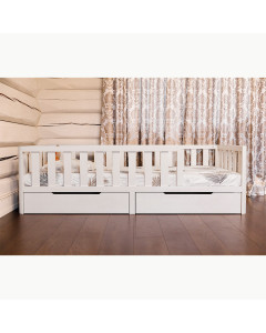 Lit de transition avec barrière protectrice et 2 tiroirs intégrés Nino 90x190 ou 90x200, fabriqué artisanalement en Europe, avec sommier inclus. Disponible en blanc et bois naturel. Garantie de 2 ans.