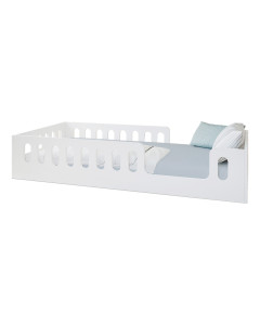 Photo du Lit Montessori au sol blanc 80x180 Timon de Kocot Kids, parfait pour les petites chambres d'enfant.