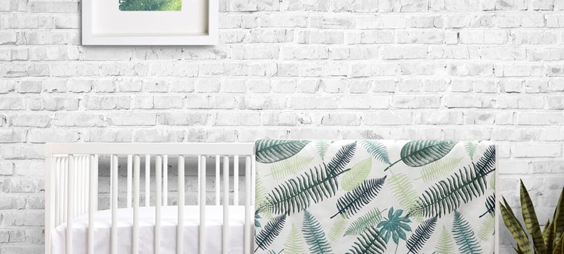 Chambre bébé avec une déco sur le thème Tropical